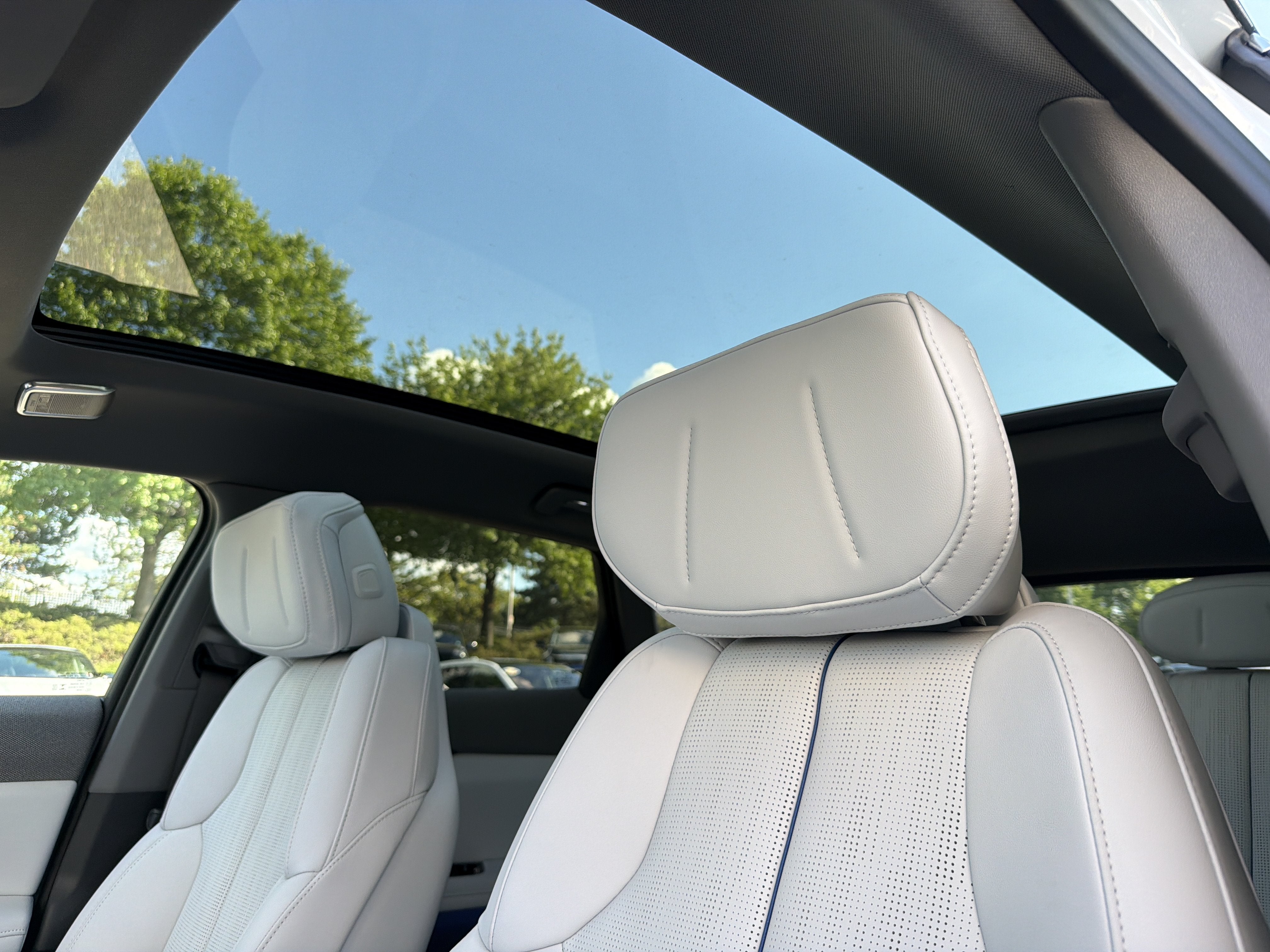 2027 Cadillac OPTIQ Premium Luxury