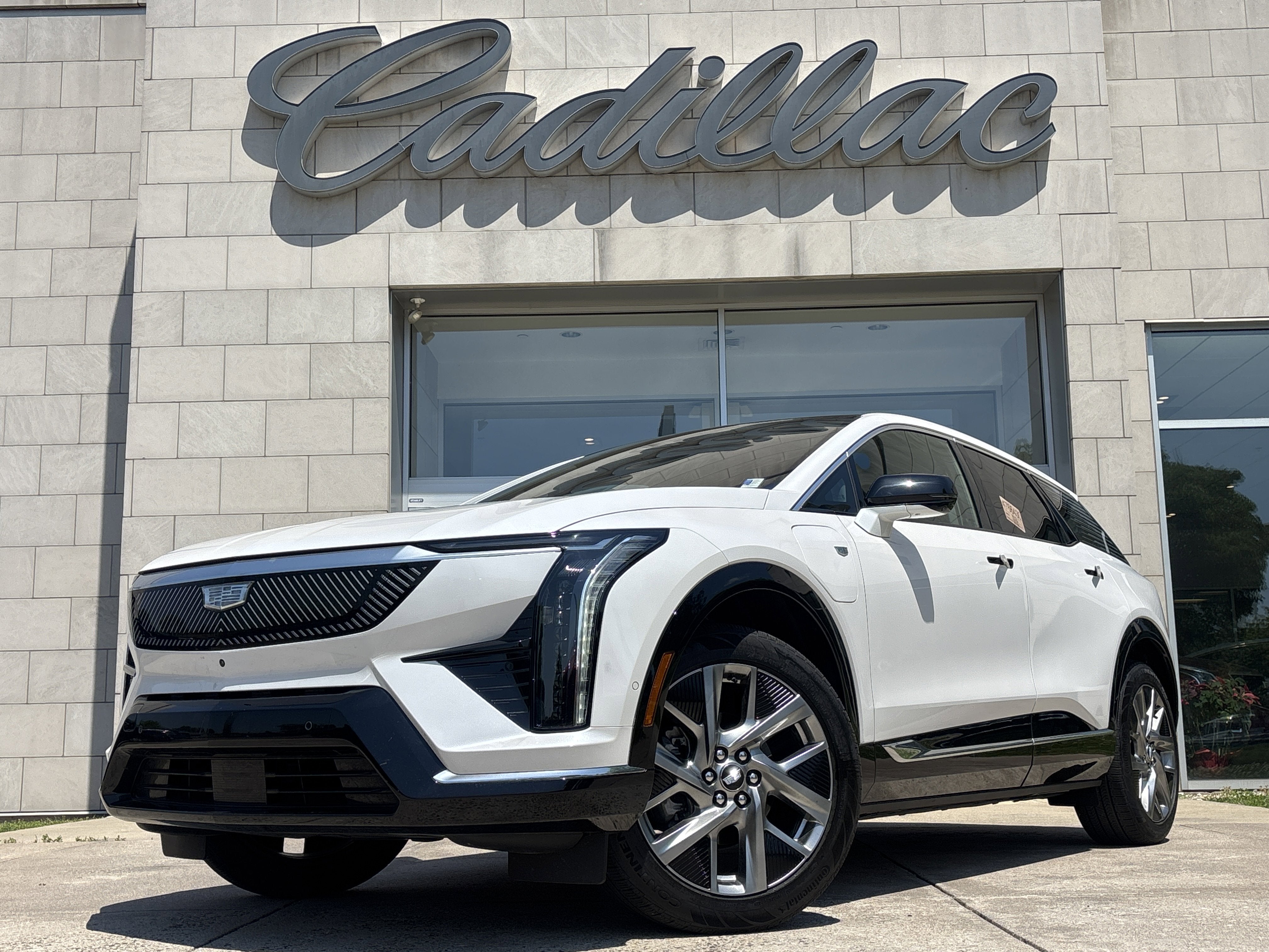 2025 Cadillac OPTIQ Luxury 2