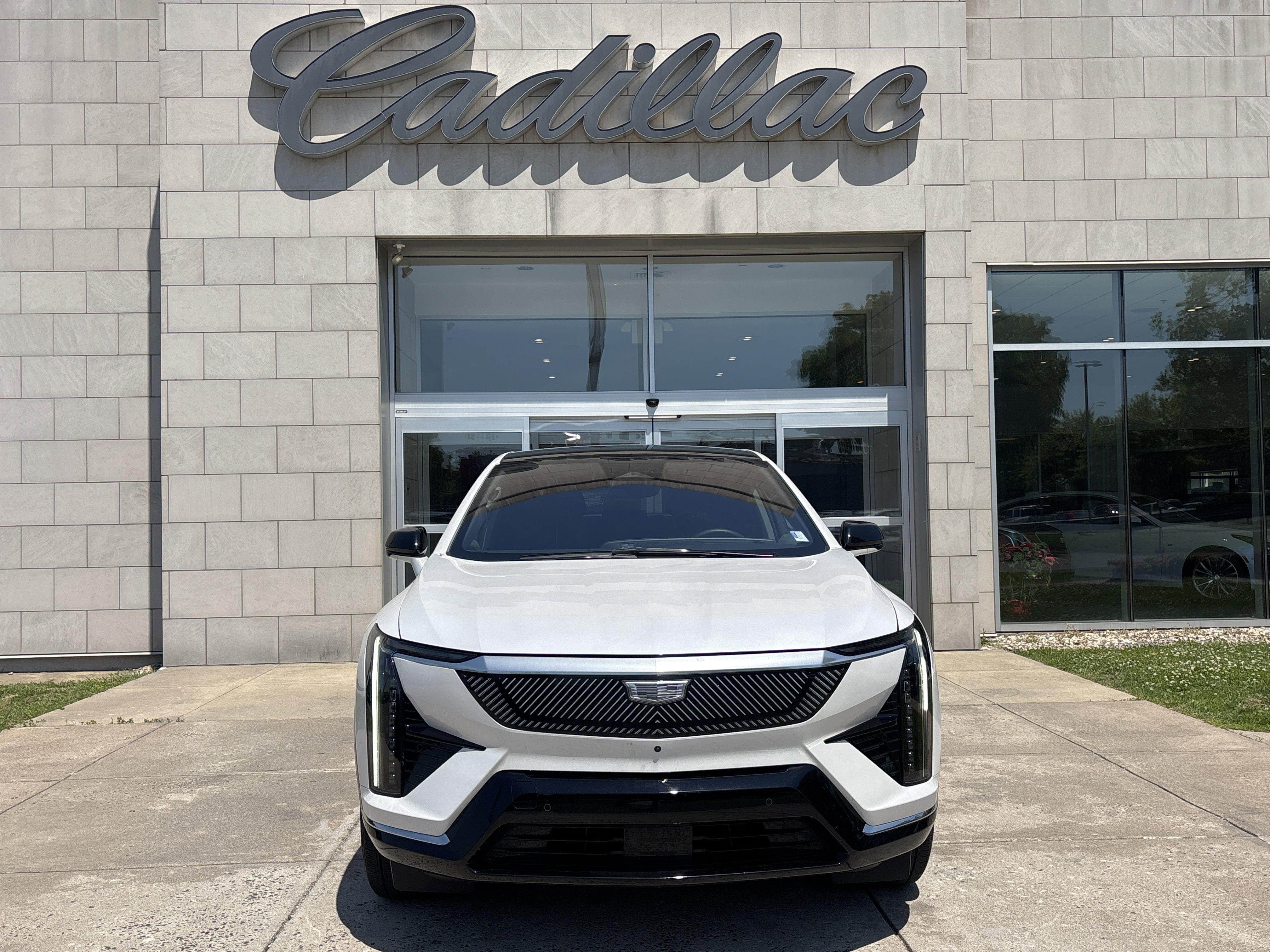 2025 Cadillac OPTIQ Luxury 2