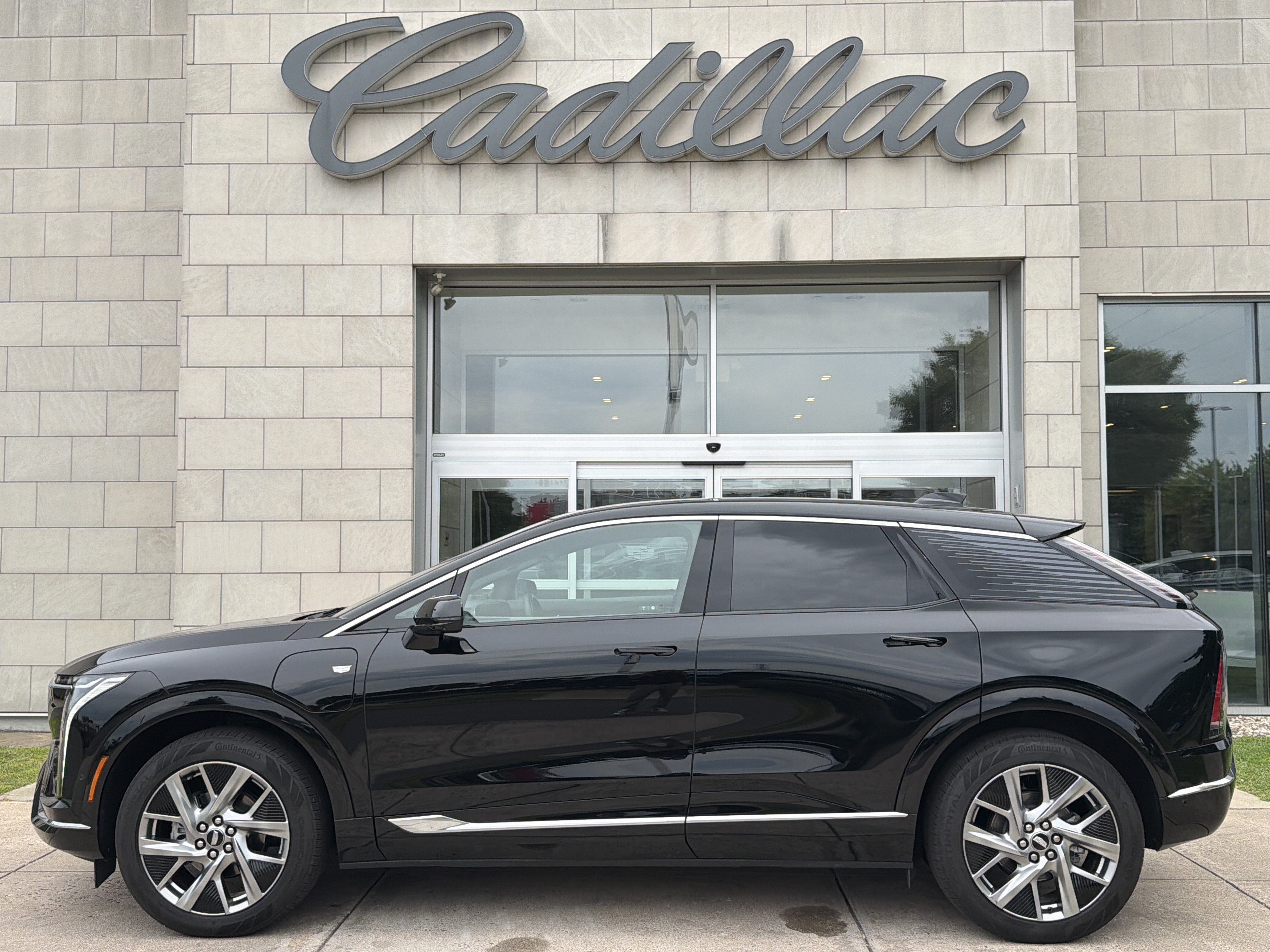2025 Cadillac OPTIQ Luxury 2