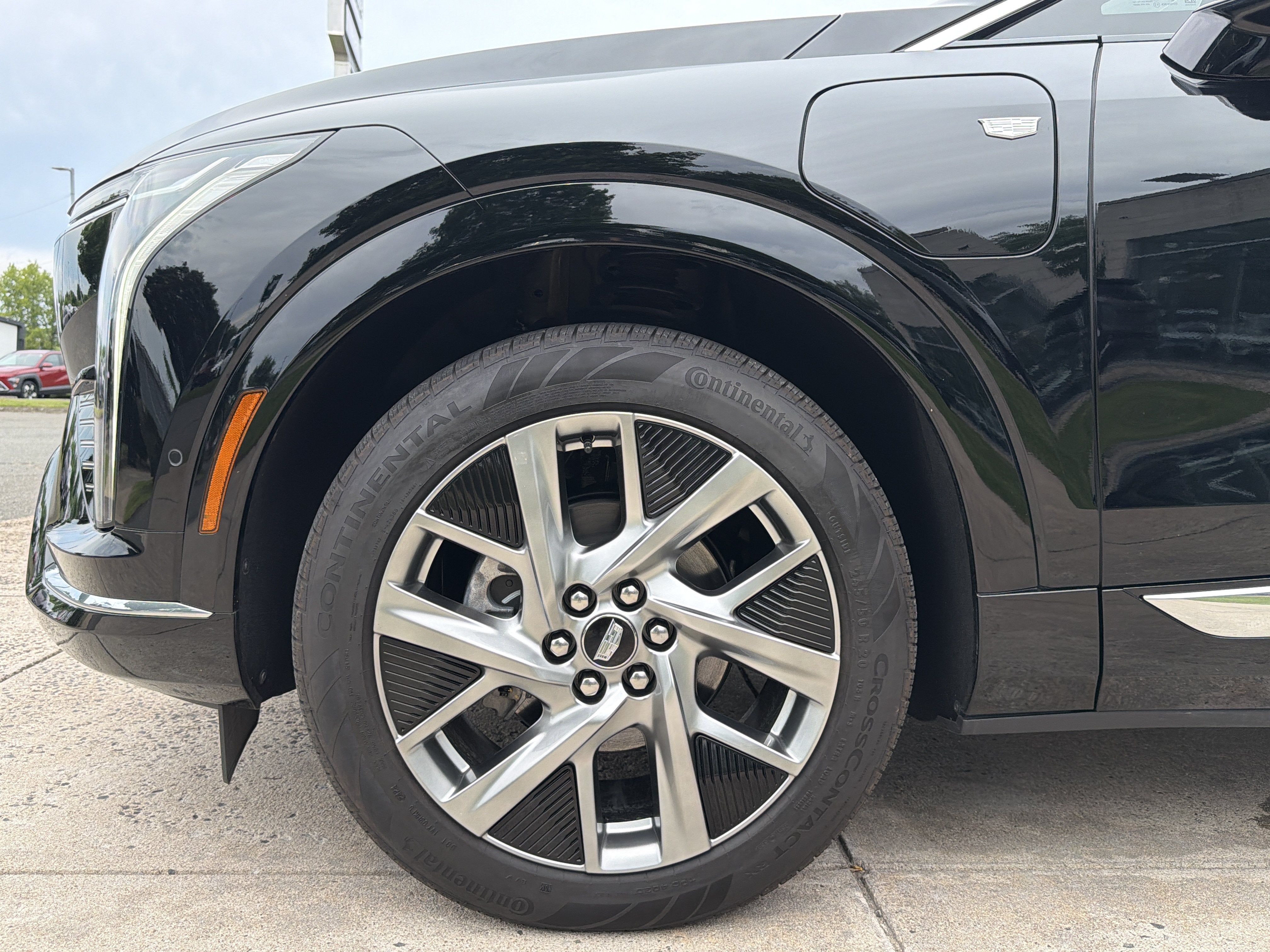 2025 Cadillac OPTIQ Luxury 2