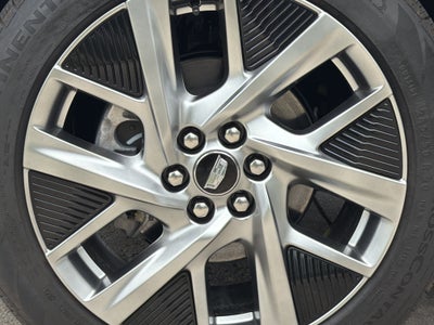 2025 Cadillac OPTIQ Luxury 2