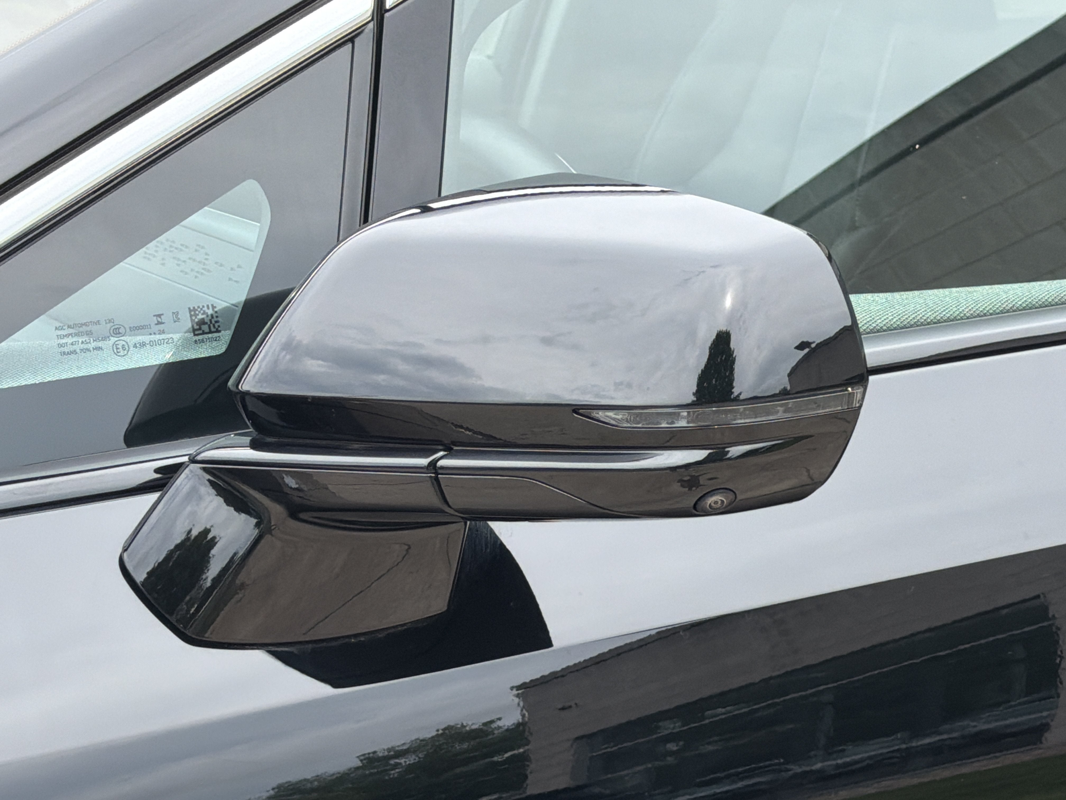 2025 Cadillac OPTIQ Luxury 2