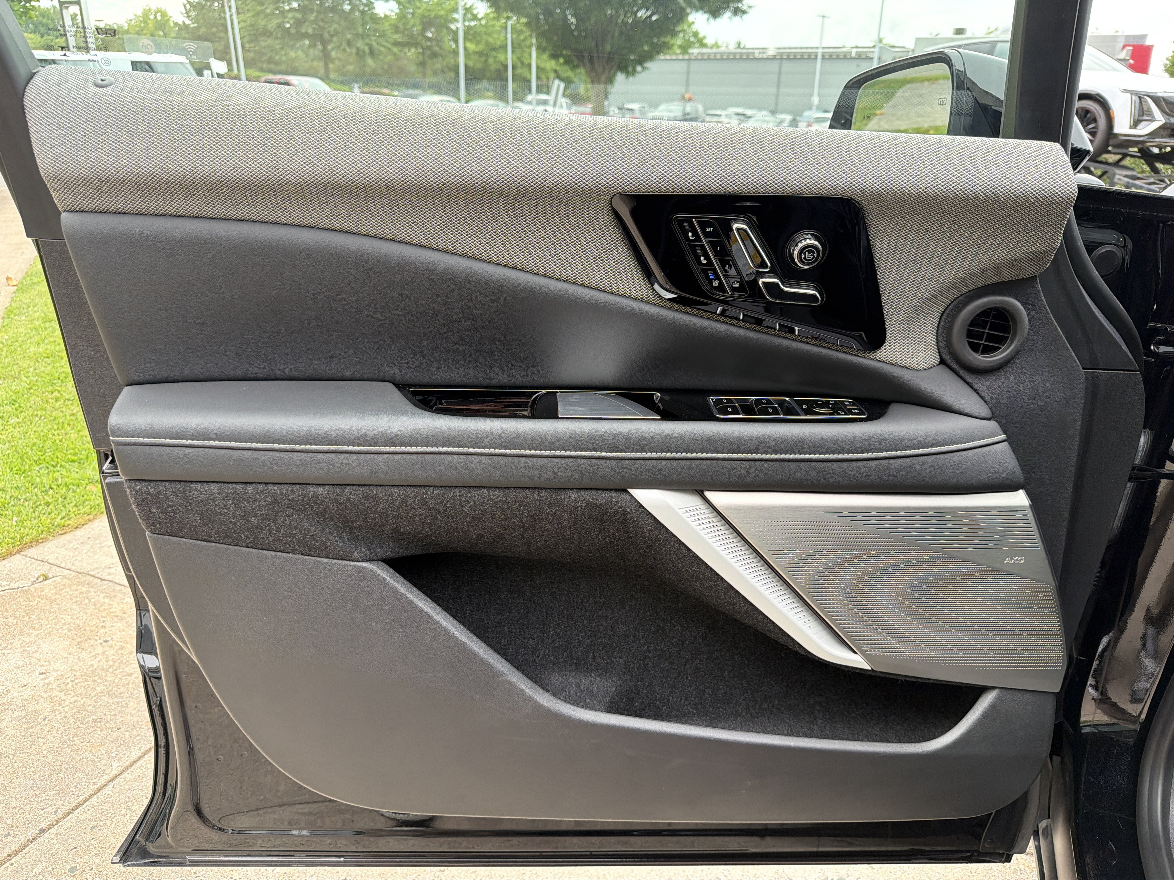 2025 Cadillac OPTIQ Luxury 2