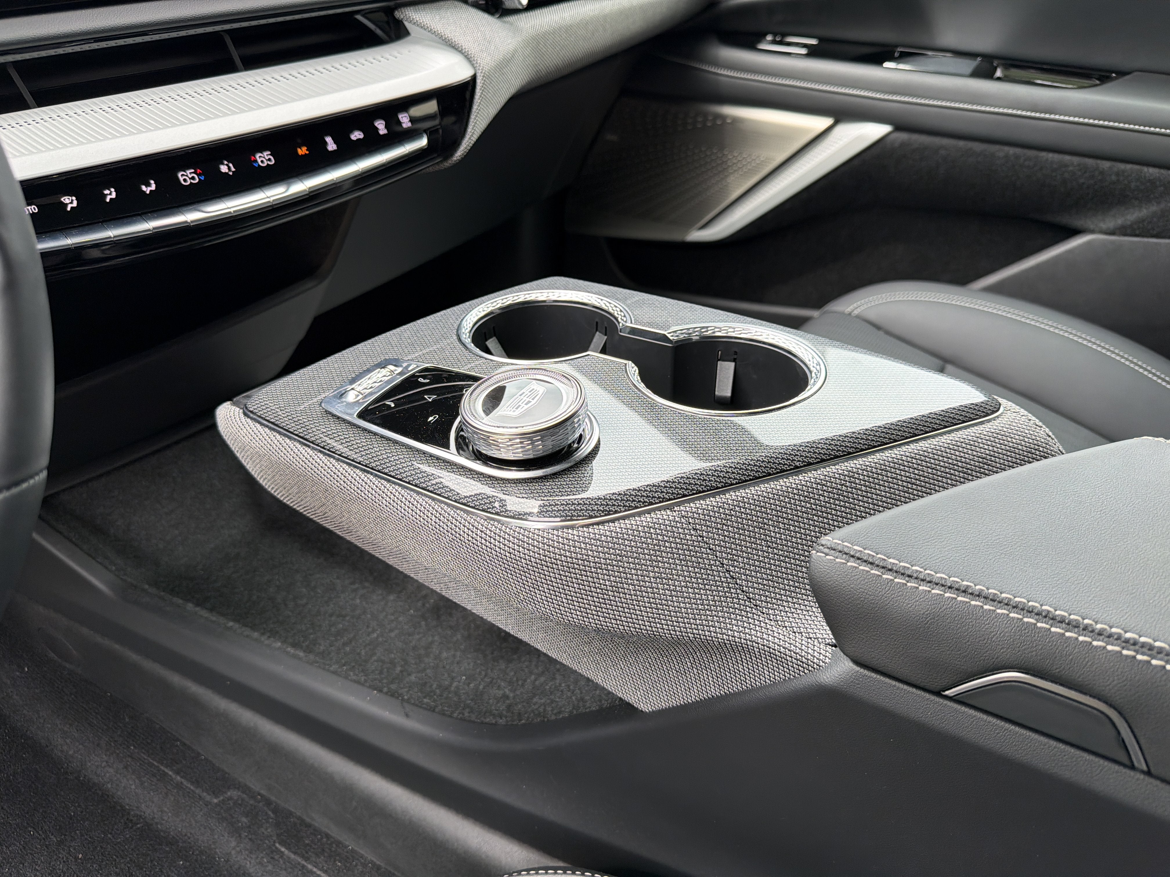 2025 Cadillac OPTIQ Luxury 2