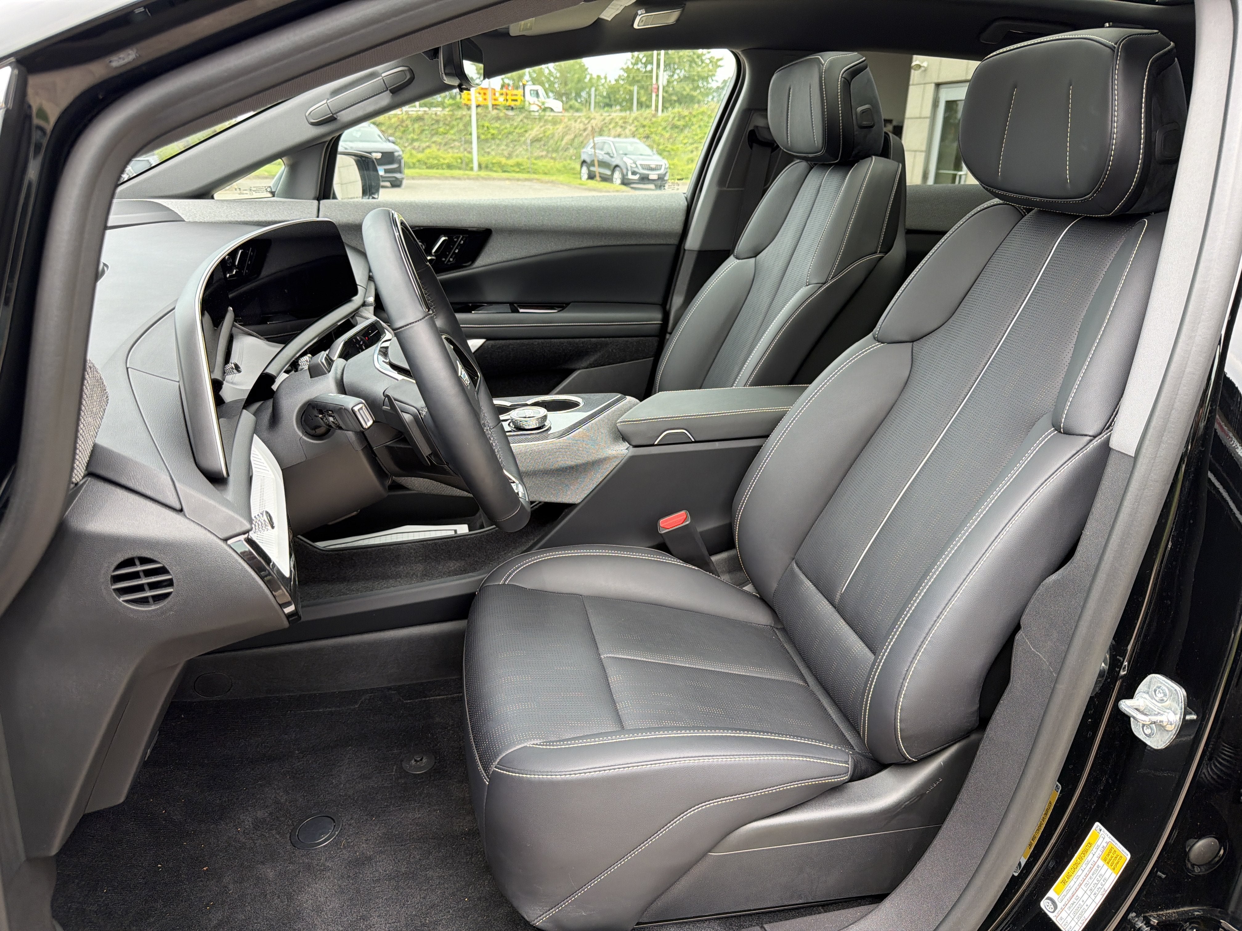 2025 Cadillac OPTIQ Luxury 2