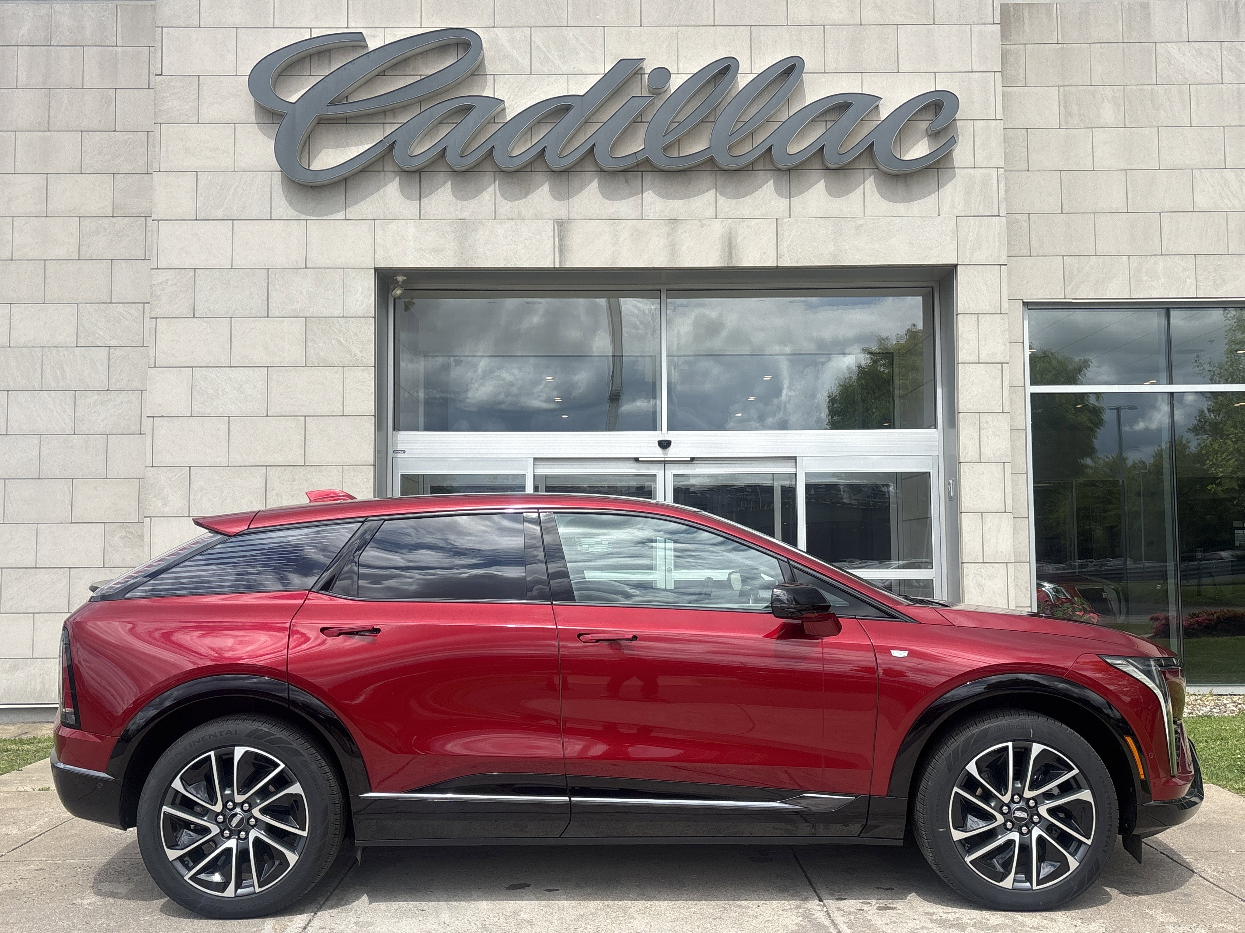2025 Cadillac OPTIQ Sport 2