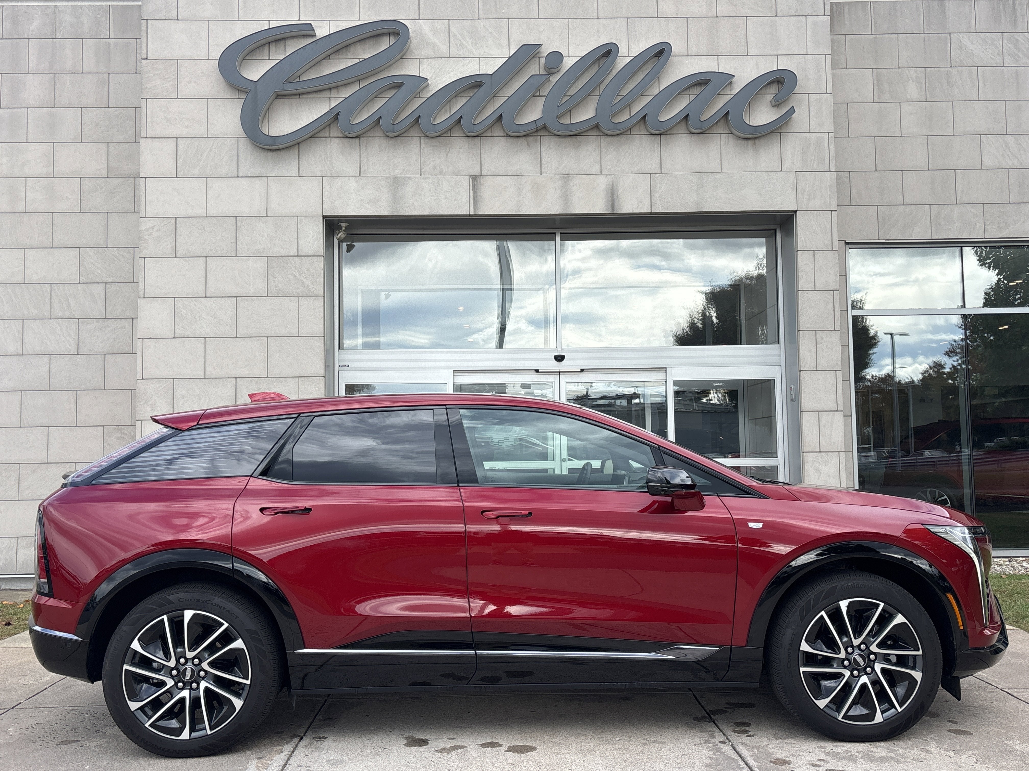 2025 Cadillac OPTIQ Sport 2