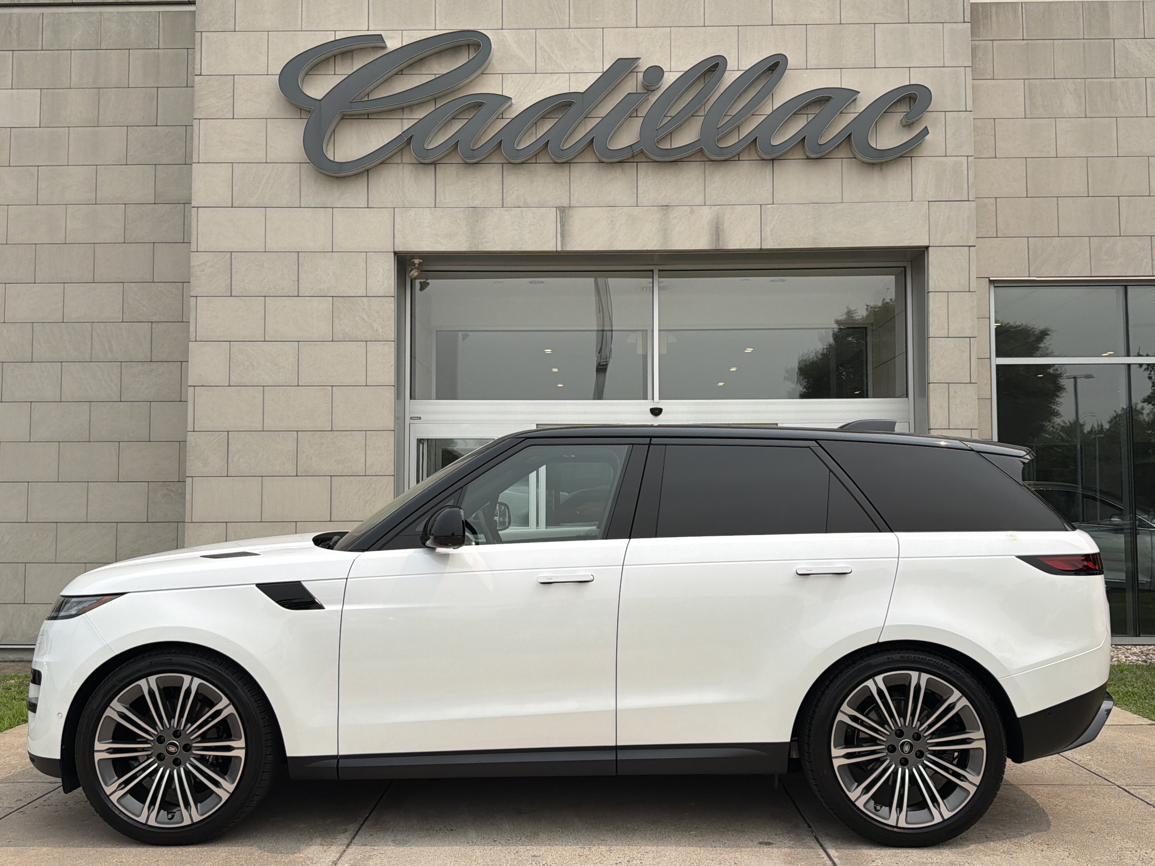 2025 Land Rover Range Rover Sport SE