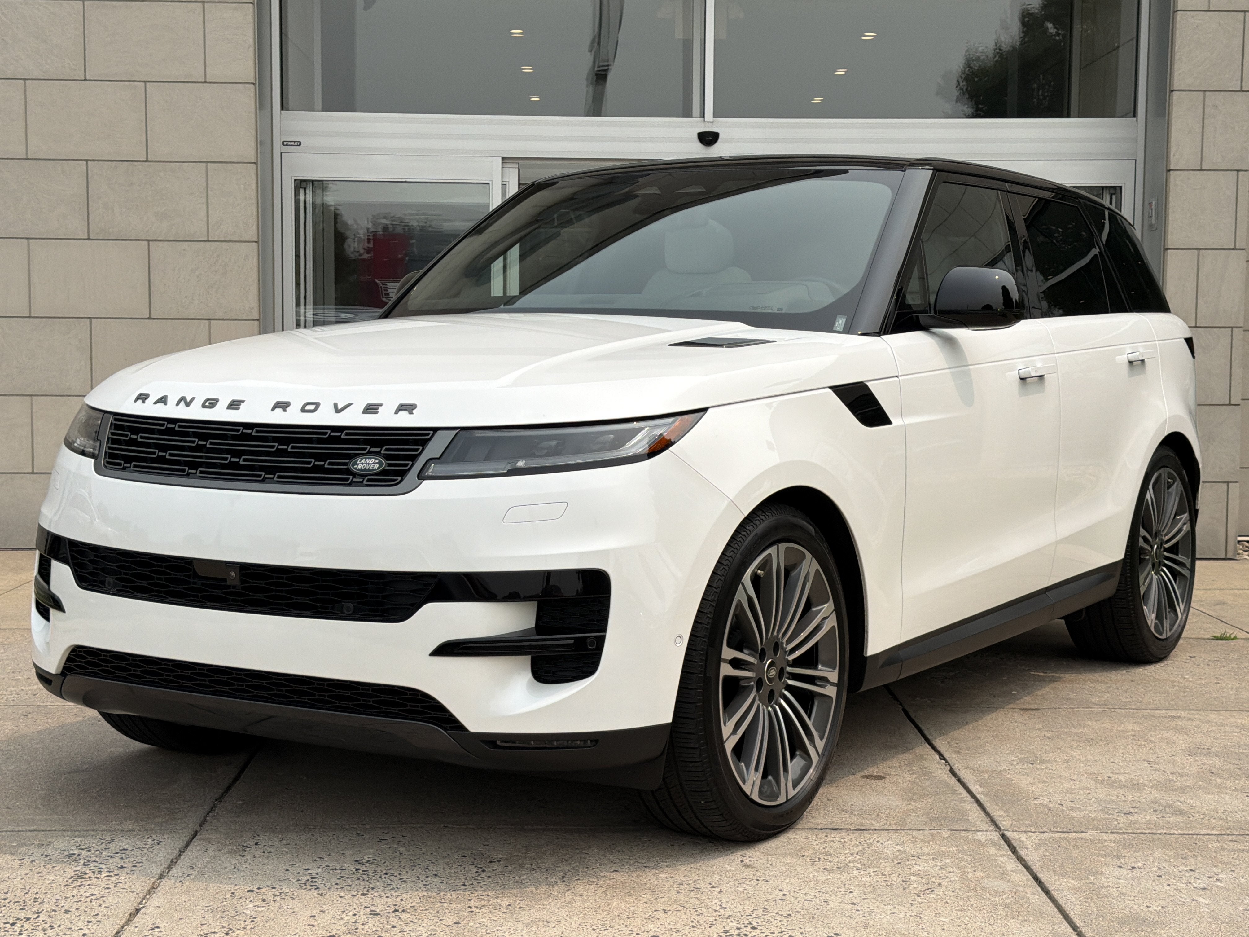 2025 Land Rover Range Rover Sport SE