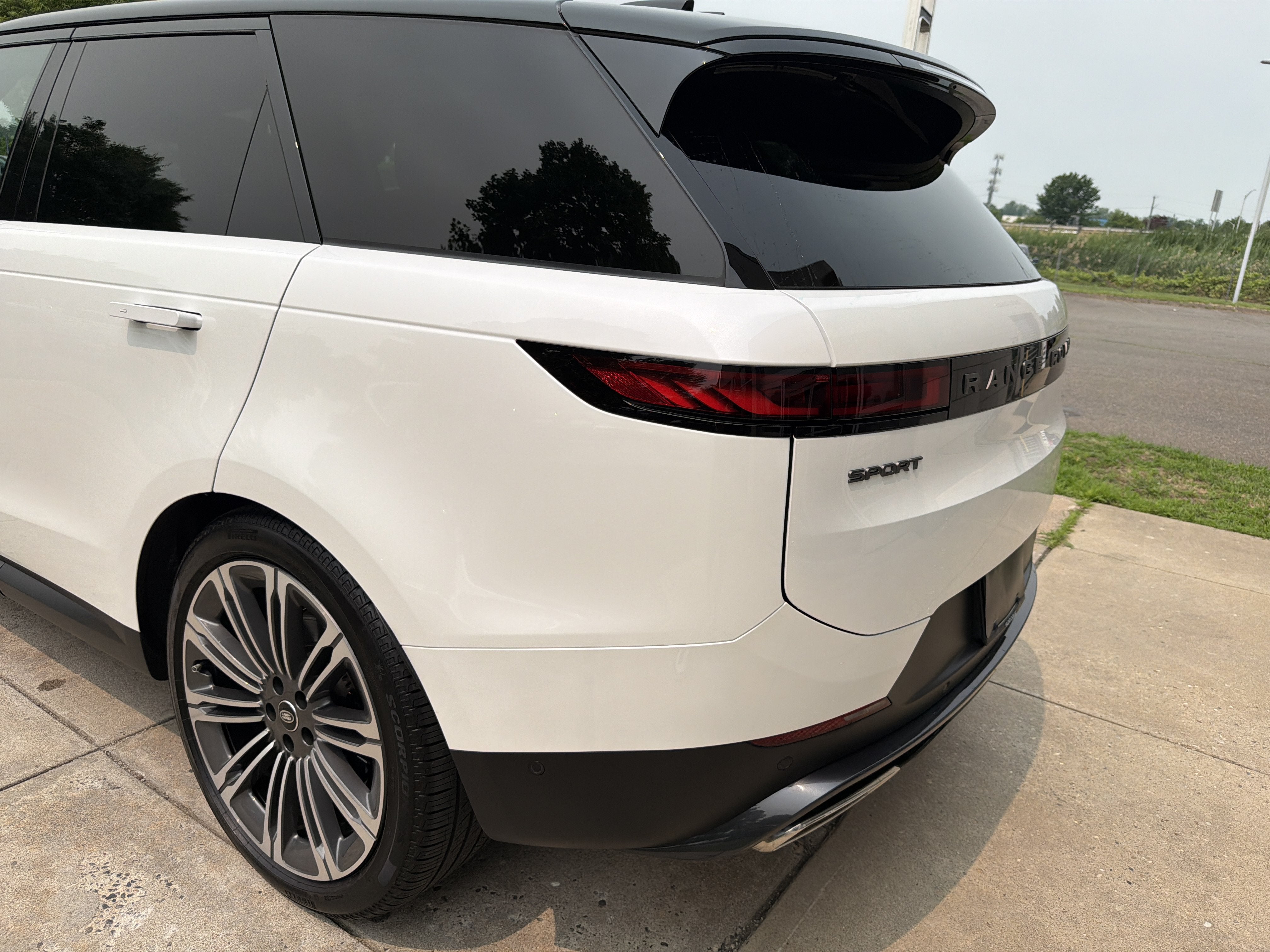 2025 Land Rover Range Rover Sport SE