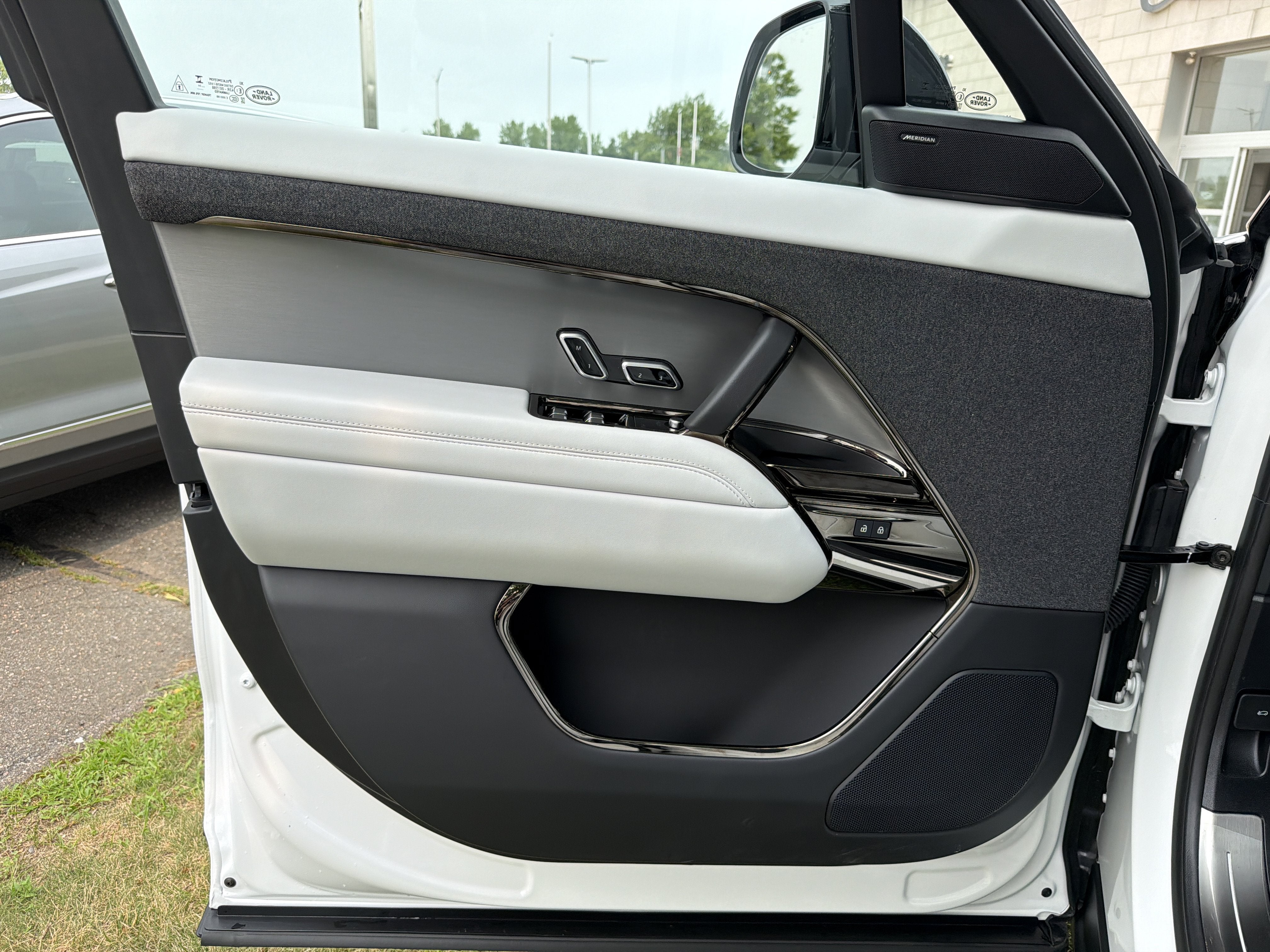 2025 Land Rover Range Rover Sport SE