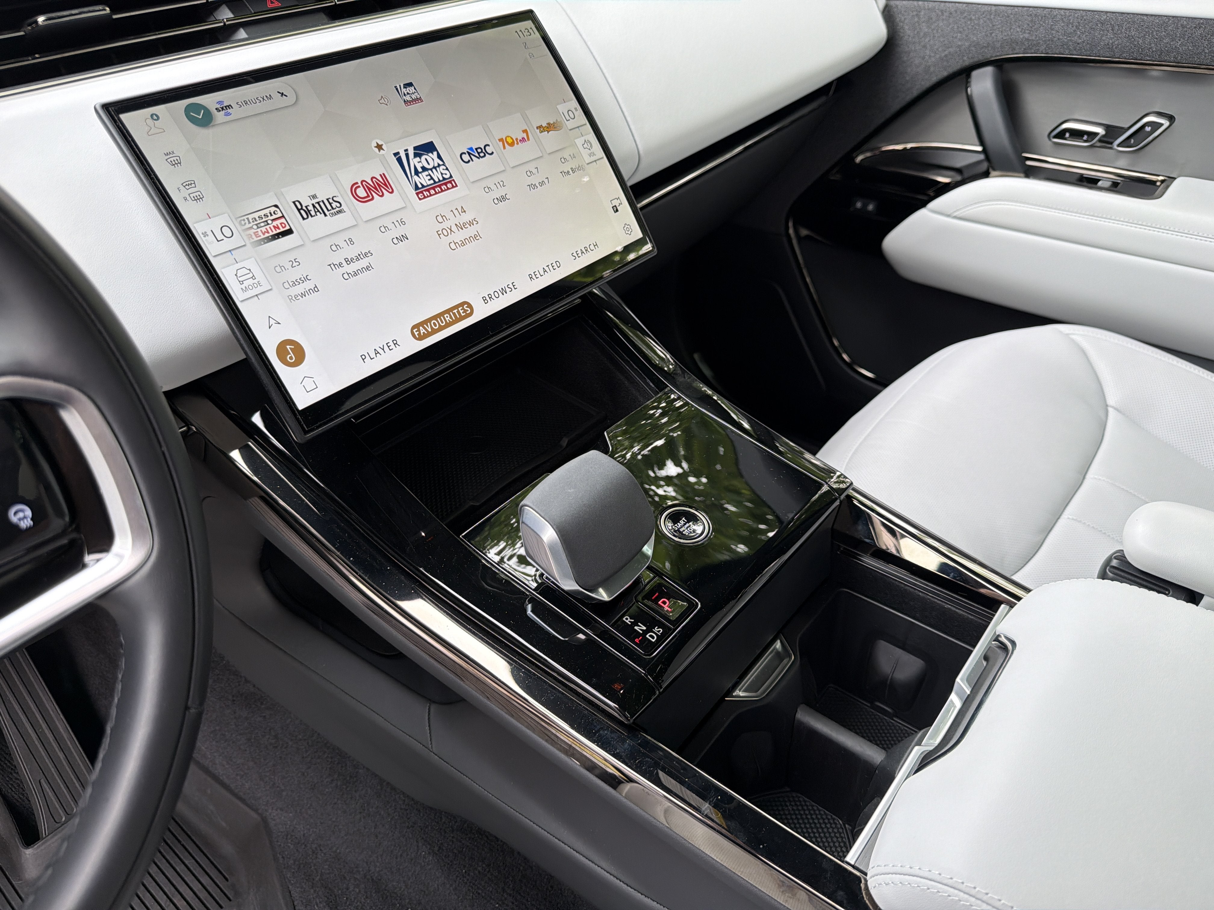 2025 Land Rover Range Rover Sport SE