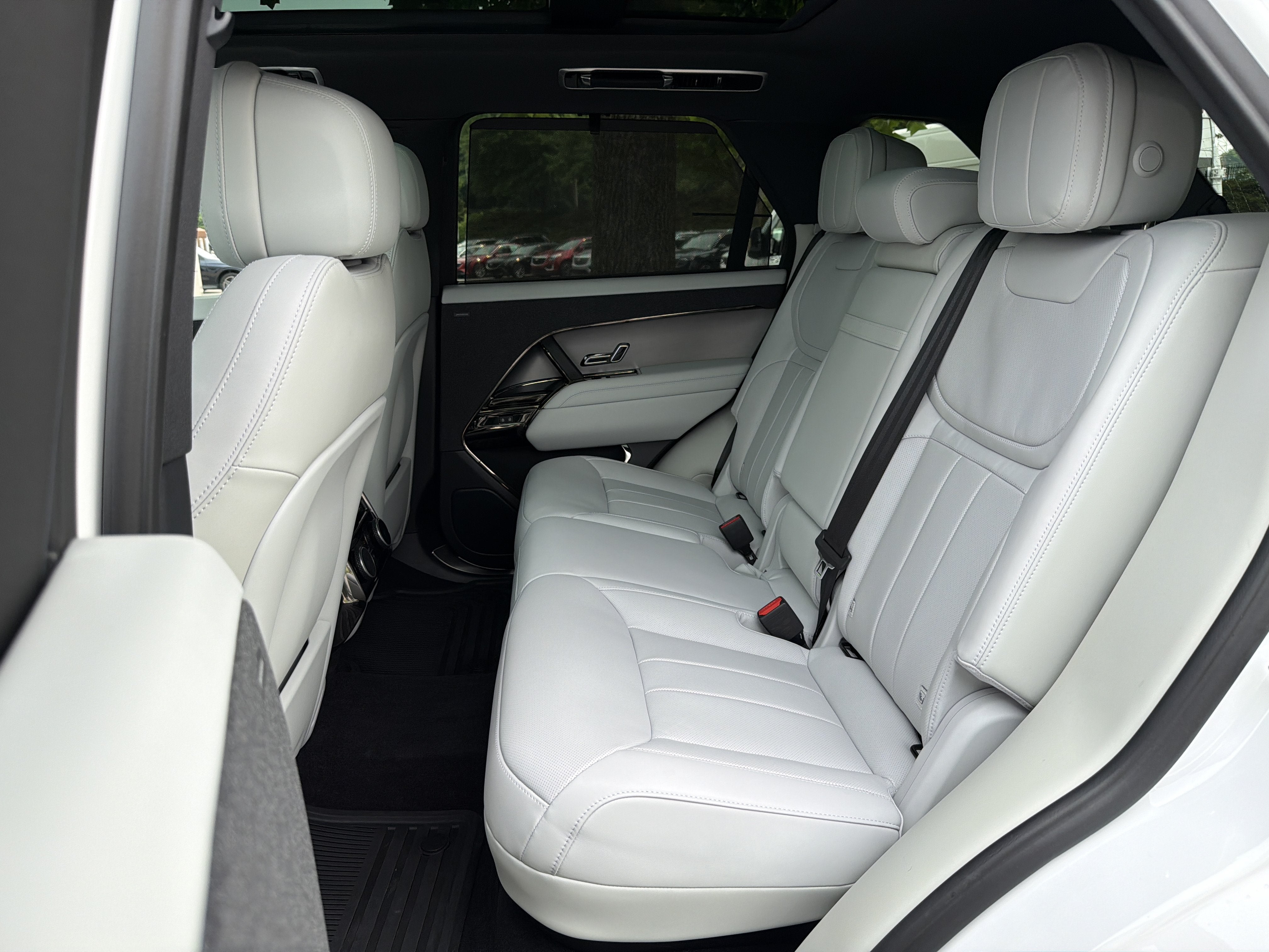2025 Land Rover Range Rover Sport SE