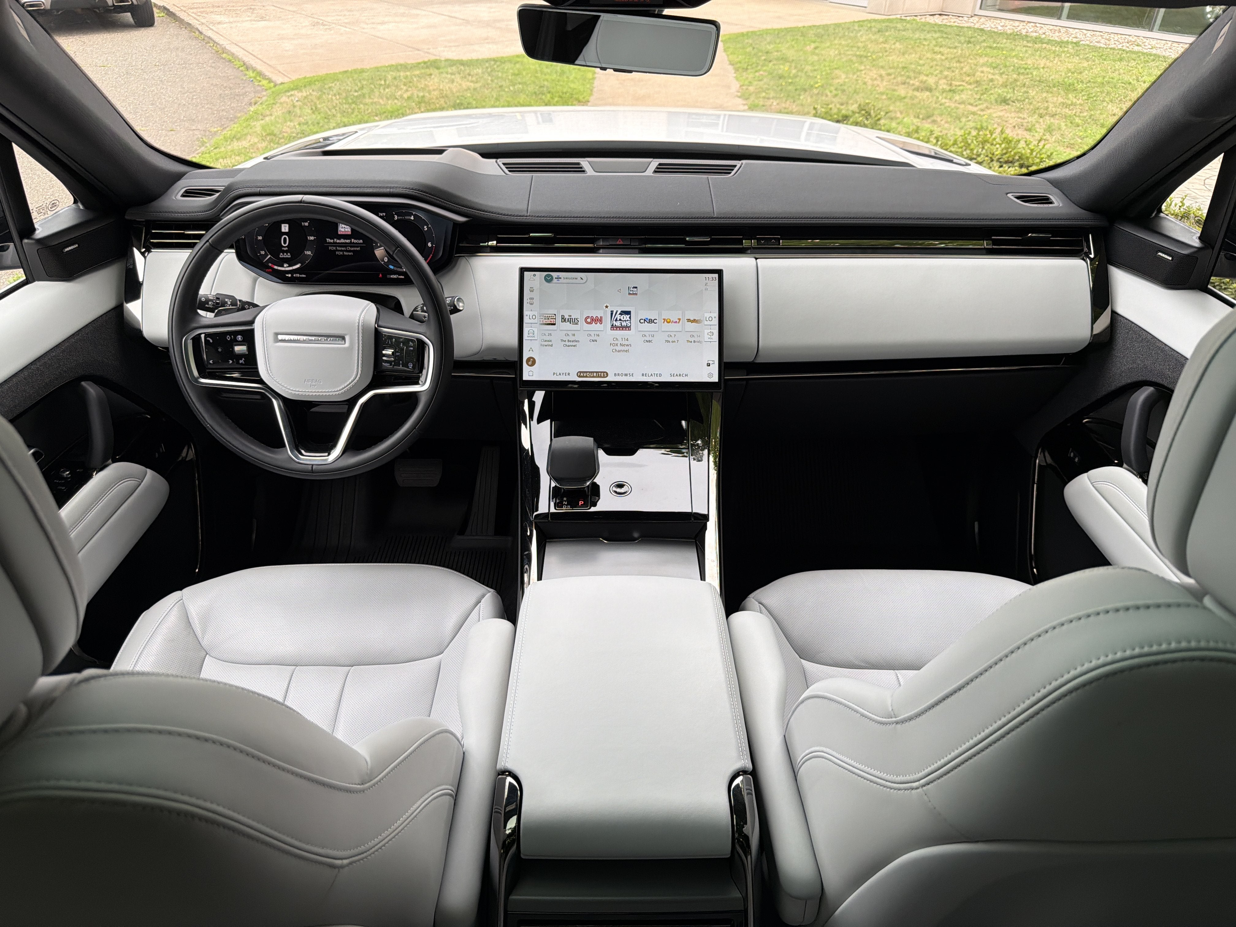 2025 Land Rover Range Rover Sport SE