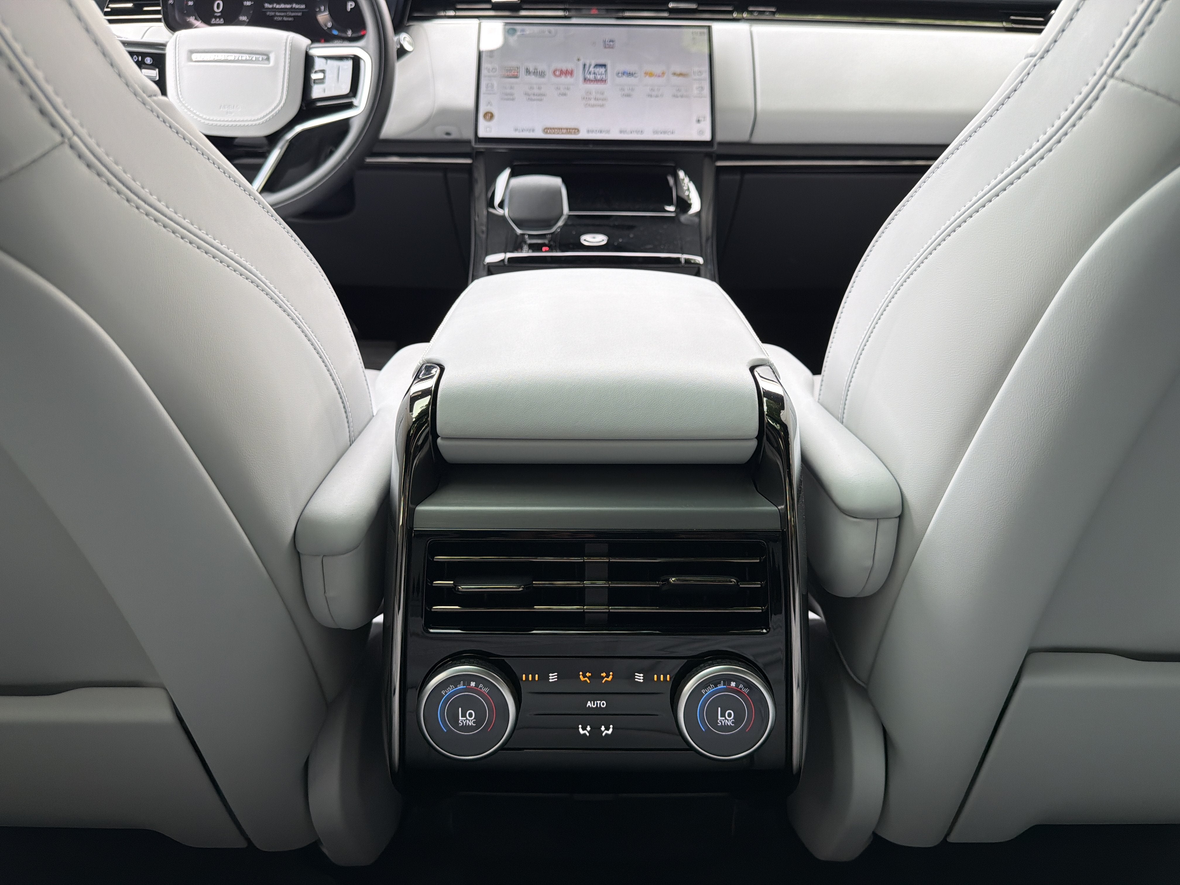 2025 Land Rover Range Rover Sport SE